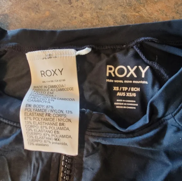 2 Roxy Rashguard Shirts - Picture 4 of 6